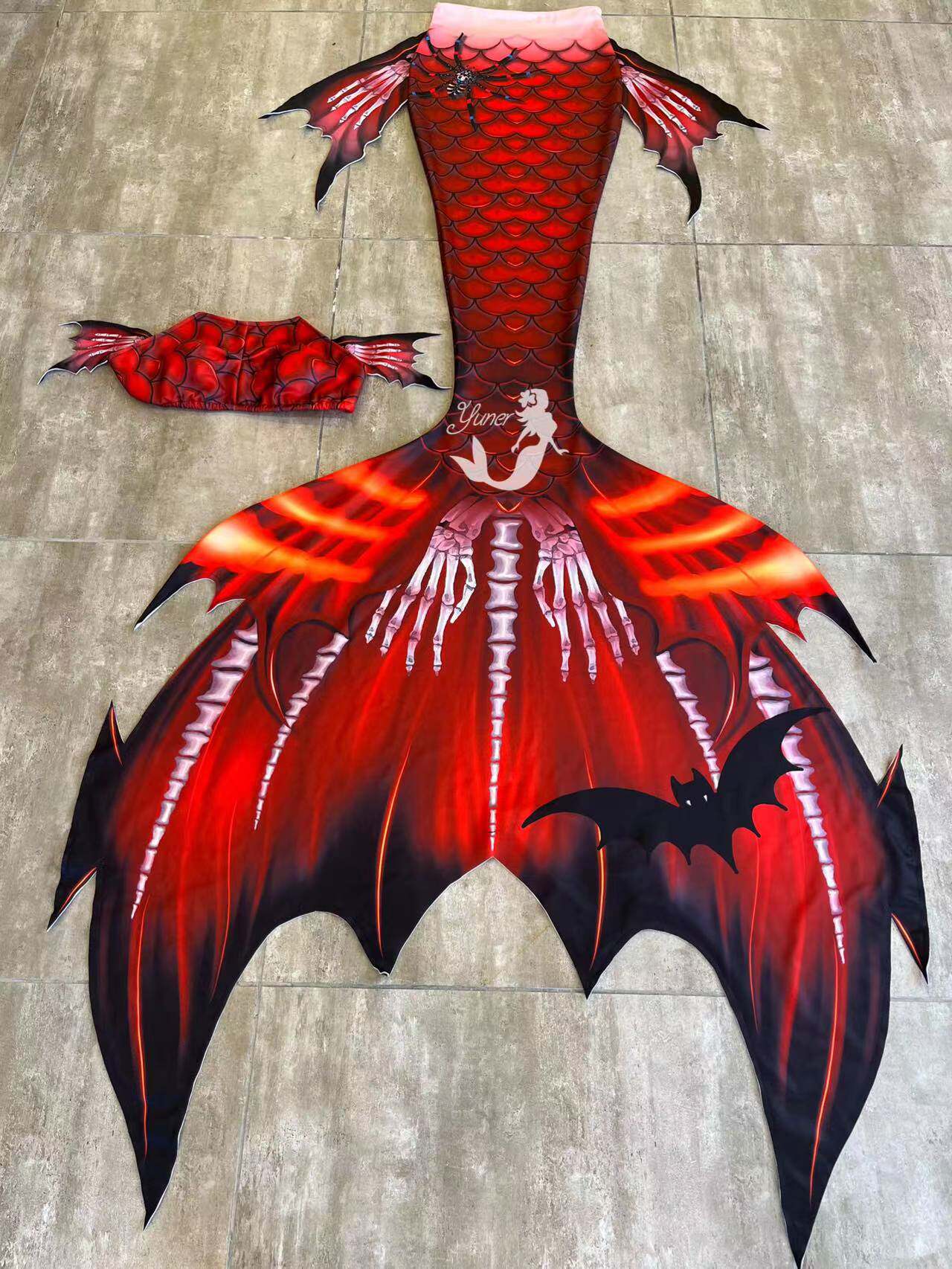 Aquarium & Marine Museum Kota Kinabalu - Pakaian Renang Ekor Ikan Duyung Pria